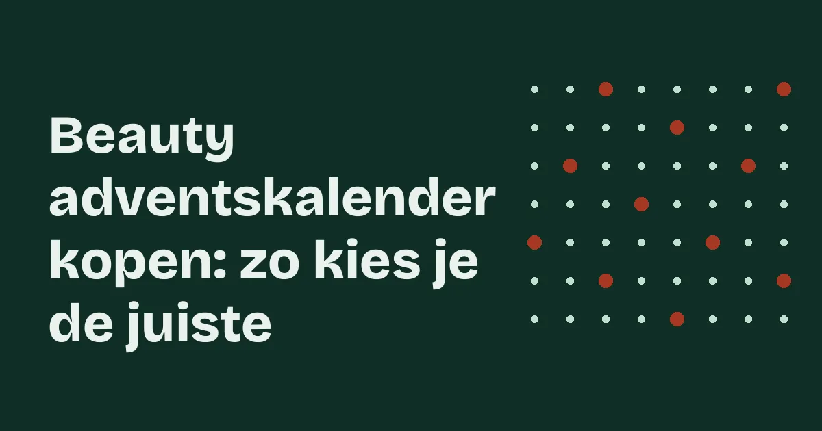 Make-upkwasten met zachte haren naast een open poederdoos
